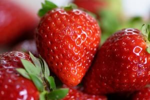 berries reduce high blood pressure